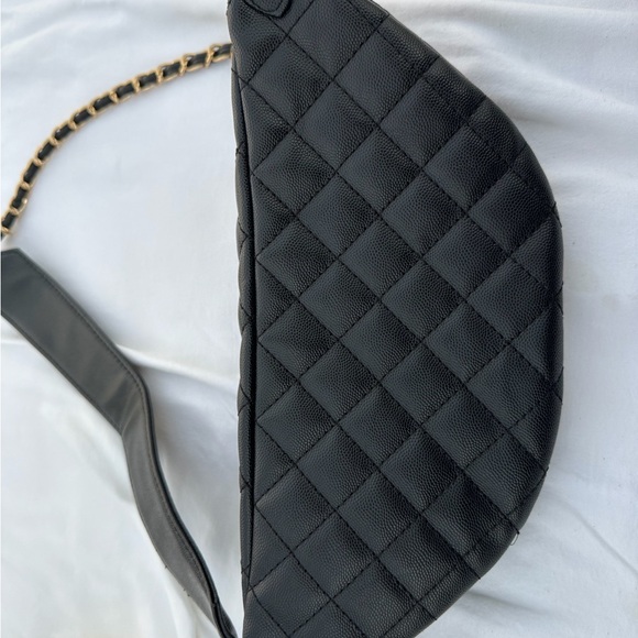 Chanel GWP Black Quilted Bag with Gold Chain Accent - Picture 15 of 16